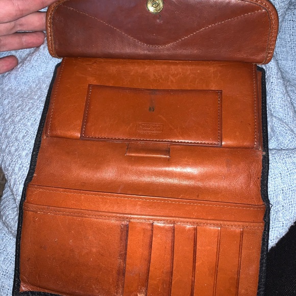 🛑🛑🛑🛑SOLD SOLD SOLD 🛑🛑🛑🛑
Dooney & Bourke Vintage Wallet - Picture 7 of 8